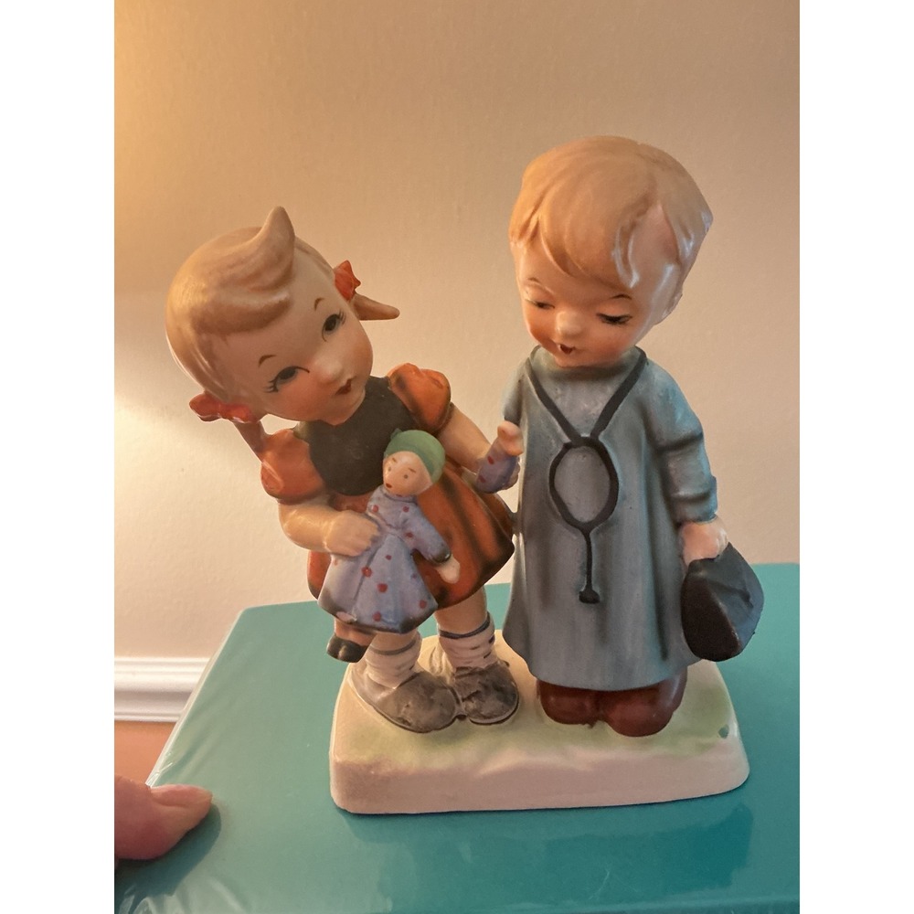 Vintage Japan Ceramic Figurine Boy and Girl Playing Doctor Mid Century Nursery‎